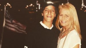 El abrazo más especial: Máximo Bolocco bailó con Cecilia en su fiesta de graduación