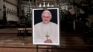 Muere el papa emérito Benedicto XVI a sus 95 años