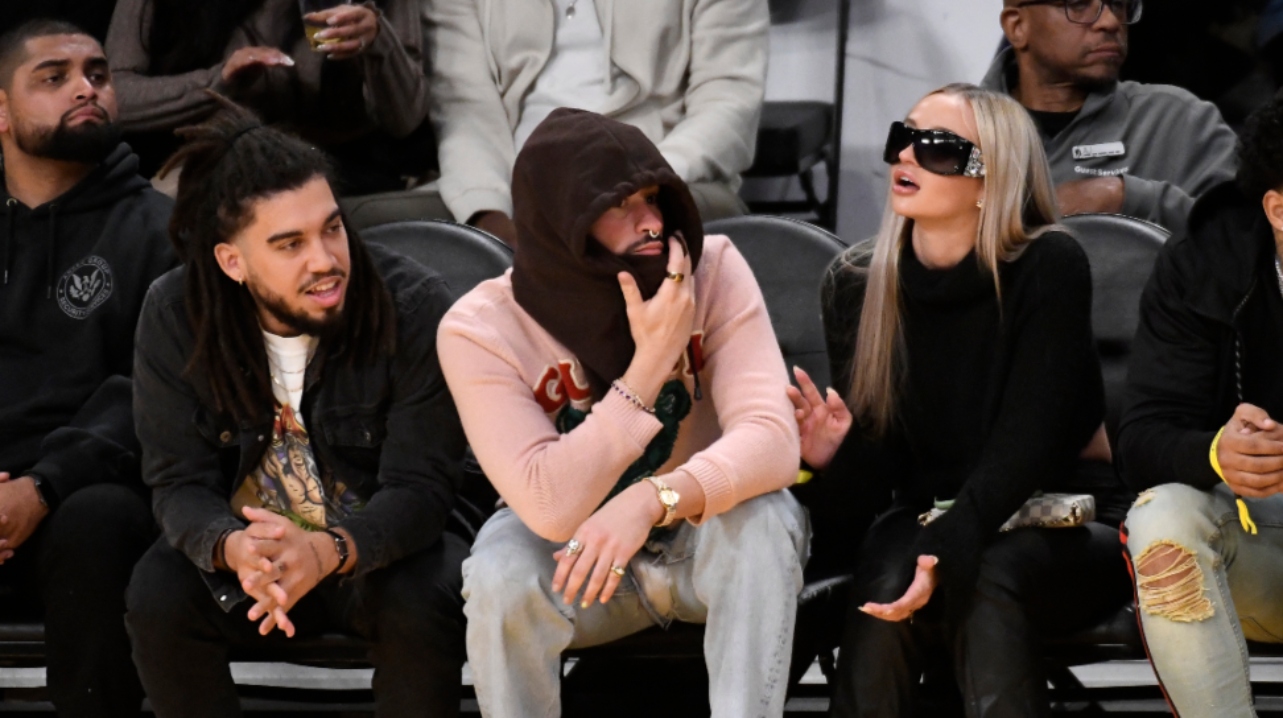 Bad Bunny Con Influencer (1)