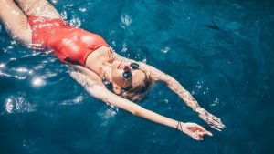 Colores fuertes y metálicos: Estas son las tendencias de trajes de baño para este verano 2023