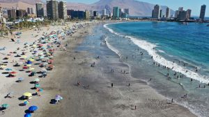 El balneario de Chile con las playas más aptas para el baño: recomendadas para niños y adultos mayores
