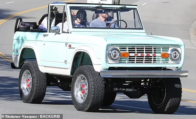 Ford Bronco 1