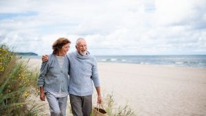 El "olor a anciano" sí existe: ¿Cómo y a qué edad surge?