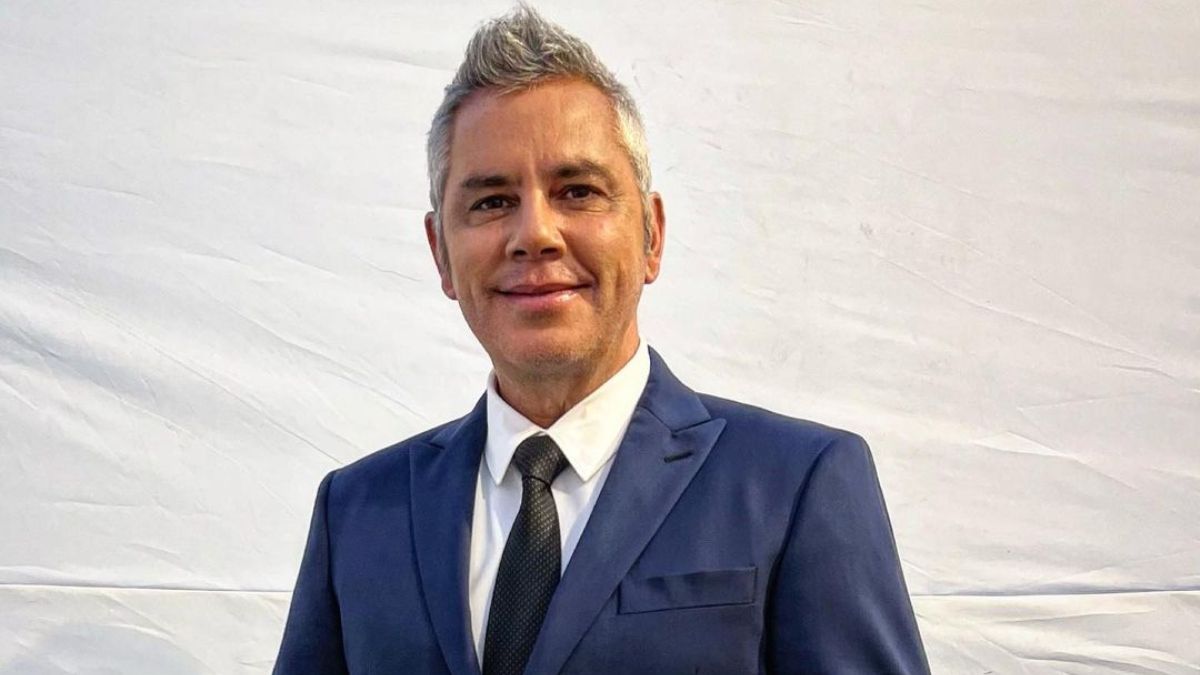 "Estupendos": José Miguel Viñuela se robó todas las miradas al posar junto a su esposa en sus vacaciones