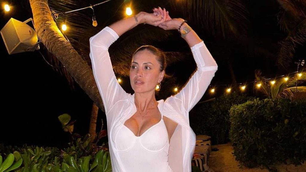 Karen Bejarano Kimono