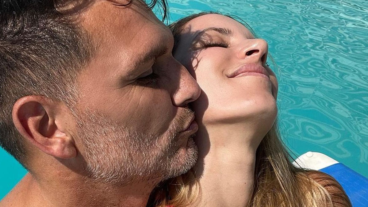 Lucila Vit posó con Rafa Olarra, en bikini y desde una piscina, por el Día de los Enamorados