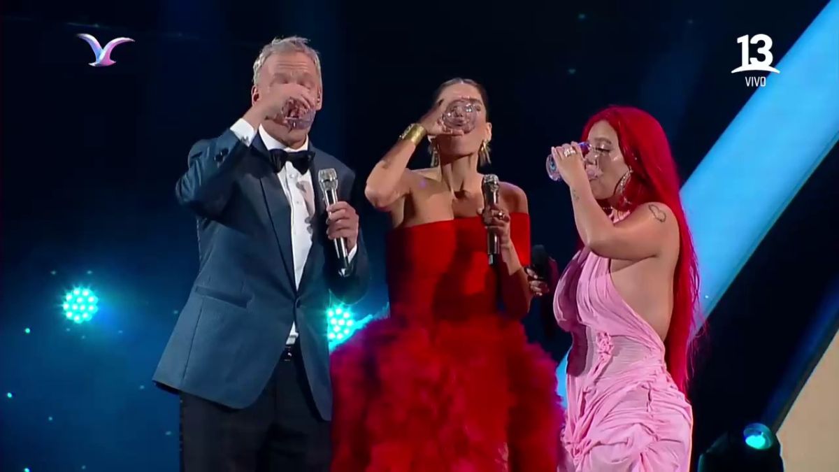 ¿Era alcohol o no? María Luisa Godoy revela detalles sobre el shot que tomó junto a Karol G en Viña 2023