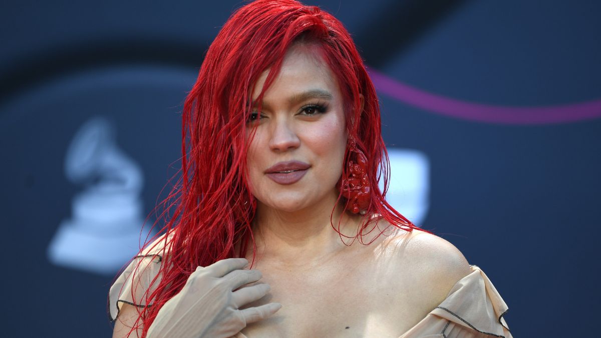 ¡Paso a paso! Te dejamos la rutina de belleza y maquillaje de Karol G