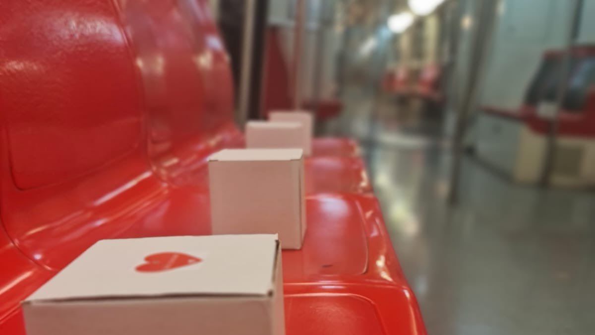 ¡Qué tierno! Este fue el regalo que dio Metro de Santiago a sus usuarios por el Día de los Enamorados