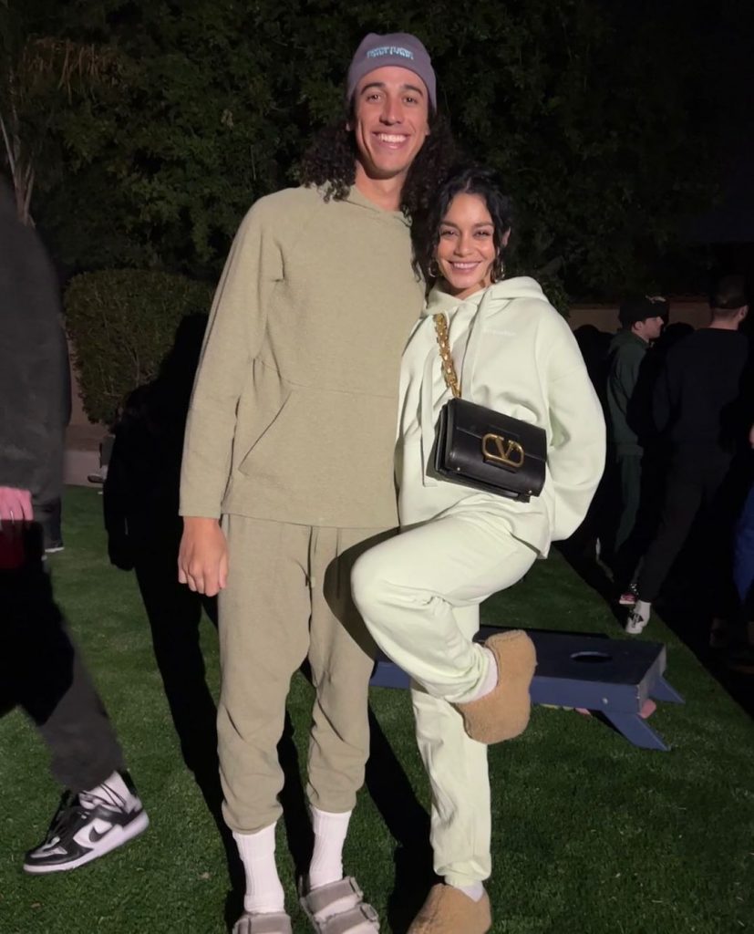 Vanessa Hudgens Y Cole Tucker