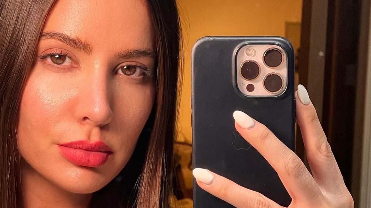 "Emily en París": Aylén Milla cambió de look y se llevo todos los elogios en sus redes