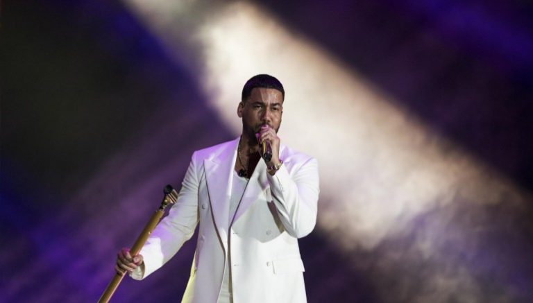 Aviso de bomba retrasa el penúltimo concierto de Romeo Santos en Santiago