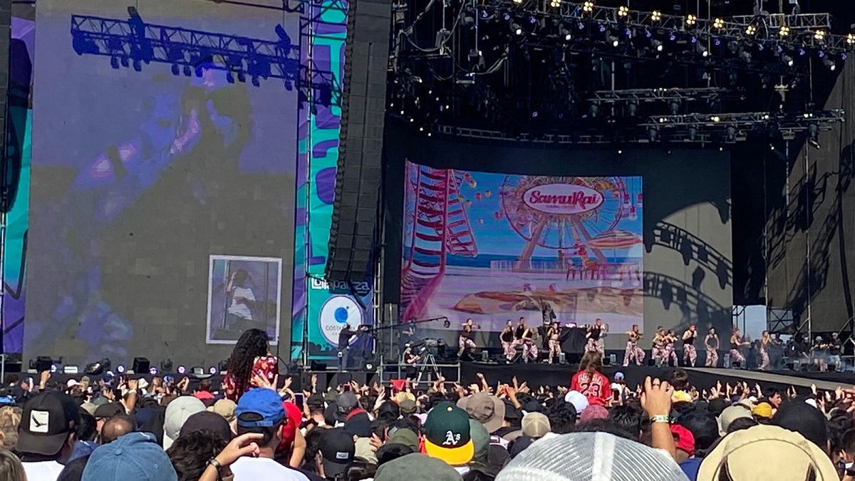 Young Cister en el Lollapalooza Chile 2023: detuvo su show por desmayos y cantó junto a Pailita