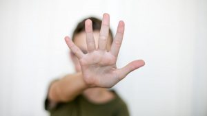 Abuso sexual: ¿Qué conductas no debemos normalizar en escenarios sociales, familiares y escolares?   