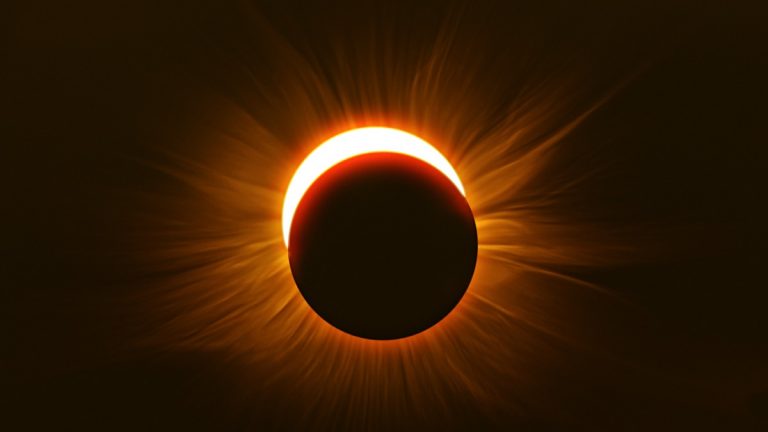 Eclipse Solar Híbrido (1)