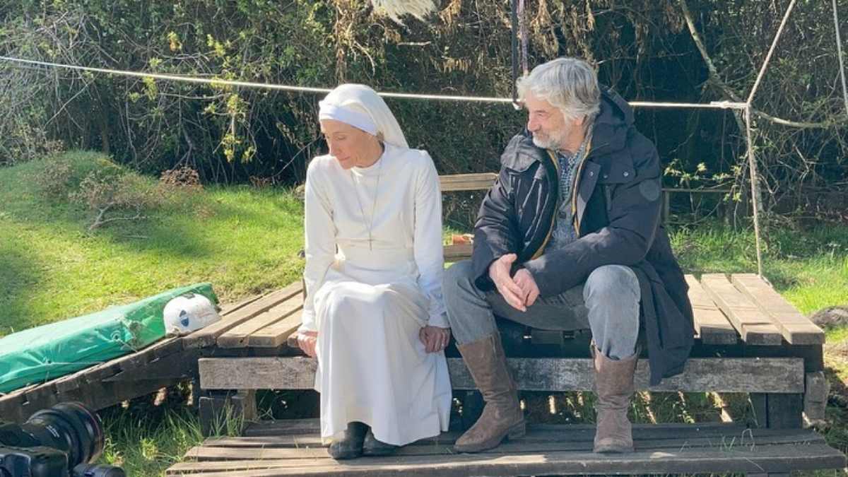 "Es que una reina": Actriz de La Ley de Baltazar arrasa con su look para los Premios Platino