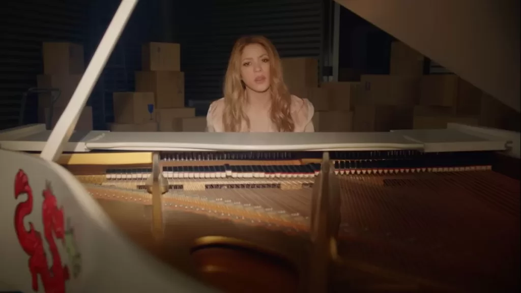 Las Cajas Que Rodean El Piano