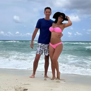 Mariuxi Dominguez Y Su Esposo