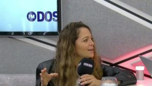 Dedicados en FMDOS: Natalia Lafourcade fue sorprendida con un suceso paranormal en plena entrevista