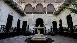 El secreto mejor guardado de Santiago Centro: Esconde un palacio en el corazón de la comuna