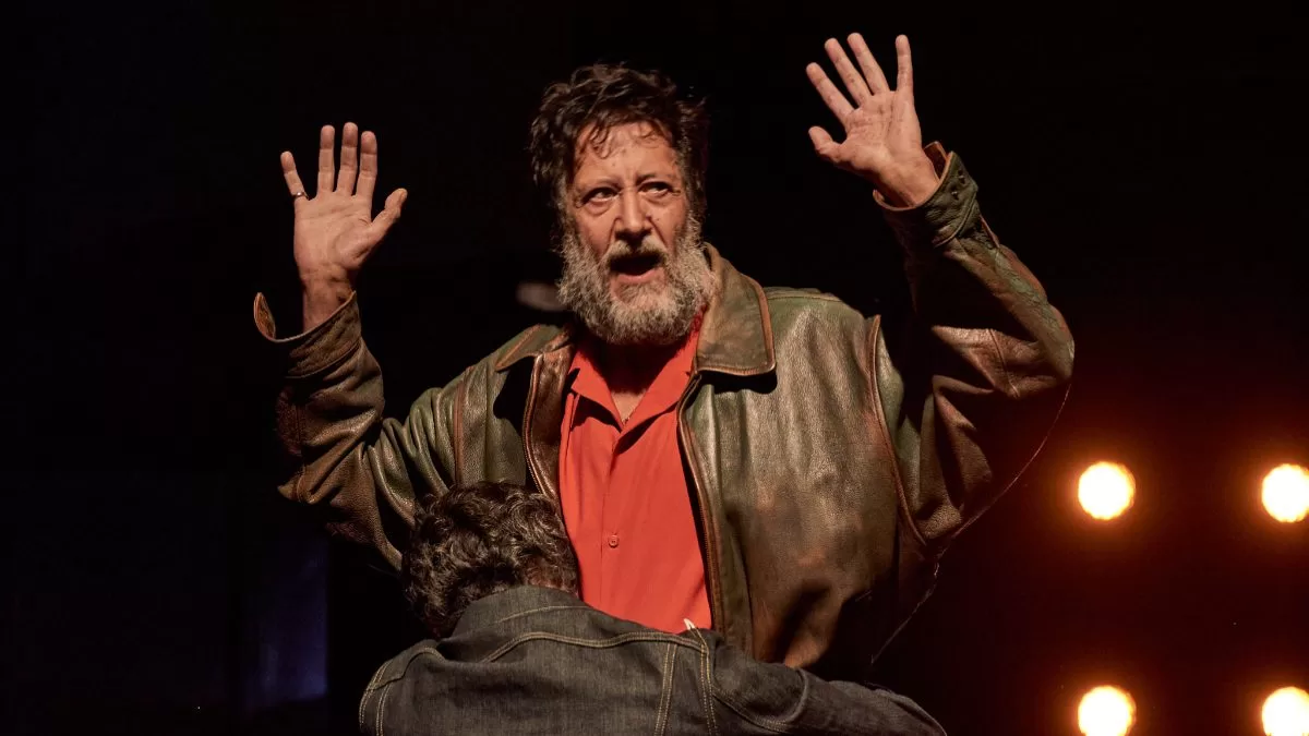 Años después de una falsa y polémica "funa" en su contra: afirman que conocido actor chileno encontró el amor a sus 66 años