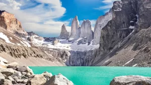 Esto cuesta ir de Santiago a las Torres del Paine: valor de los pasajes, vuelos y mejores ofertas en hoteles
