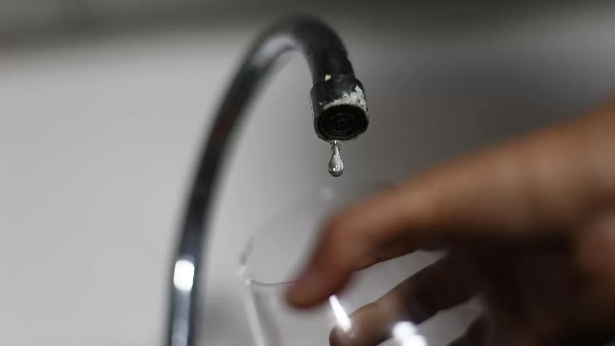 Corte de agua en Santiago: cuándo es, a qué hora empieza y en qué comunas