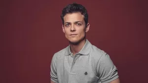 Quién es la pareja de Simón Pesutic, el joven galán de Generación 98