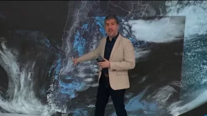 Lluvia en Santiago: Eduardo Sáez revela hasta qué hora seremos golpeados por las intensas precipitaciones de la capital