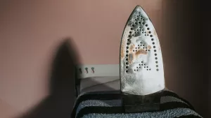 Muchas personas no sabían cómo limpiar la plancha en casa, hasta ahora: estos consejos te van a ayudar