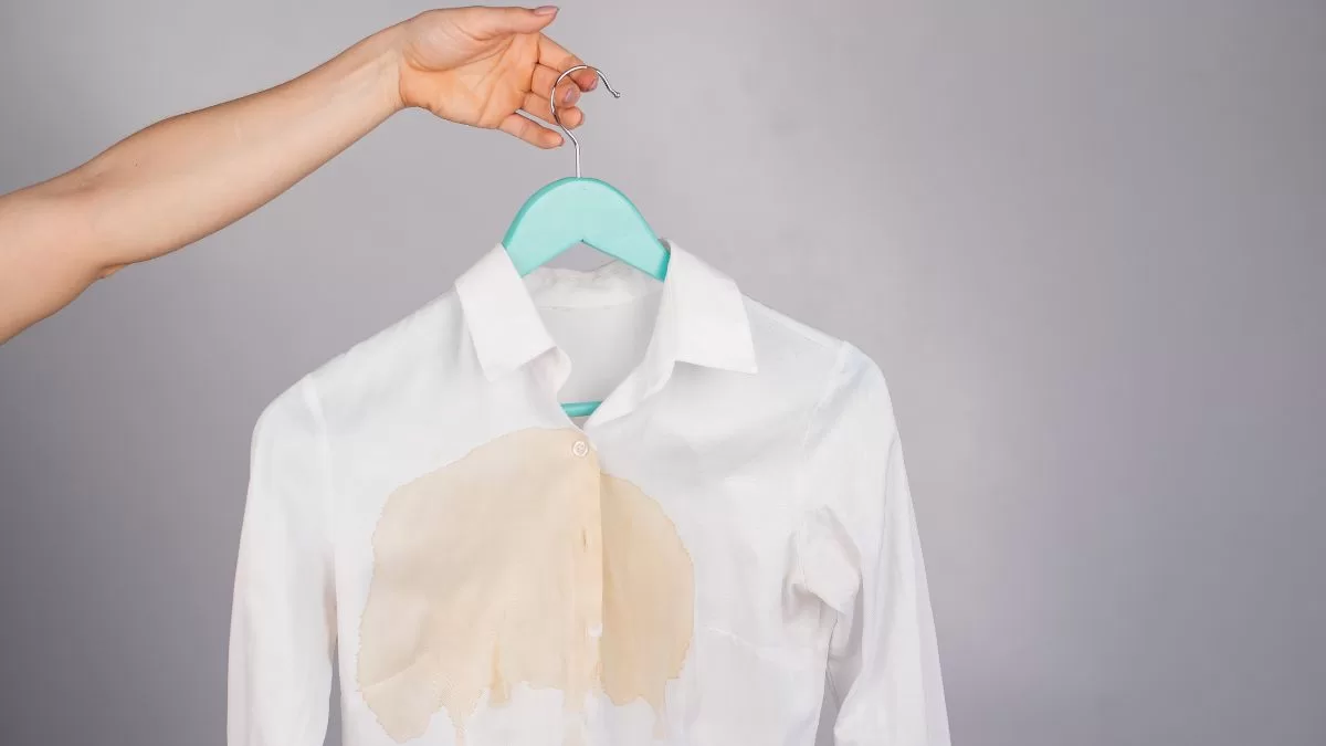 Cómo sacar las manchas amarillas de tu ropa blanca favorita