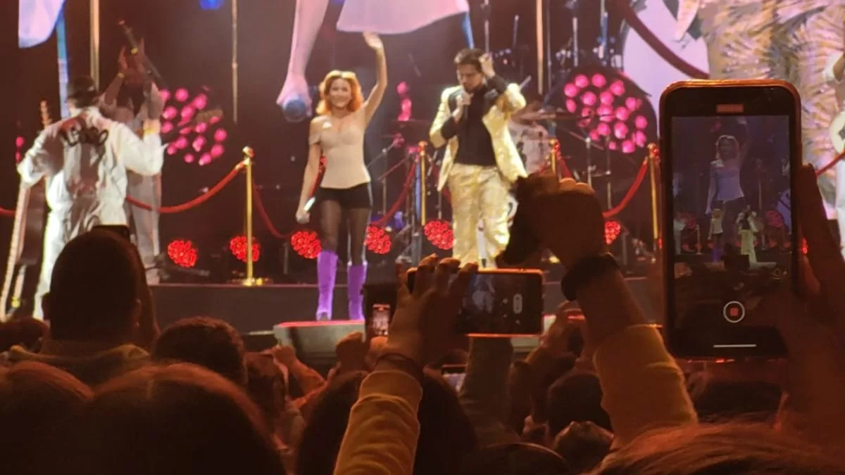 ¡Una gran sorpresa! Así fue la inesperada aparición de Cami en el concierto de Lasso