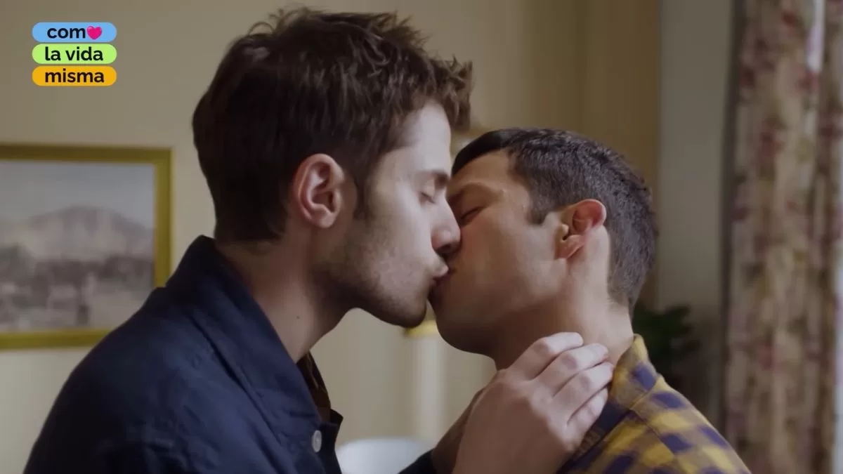 "La única cosa buena que hizo Mega": Beso entre Joselo y Thiago de Como la vida misma se llenó de piropos en redes