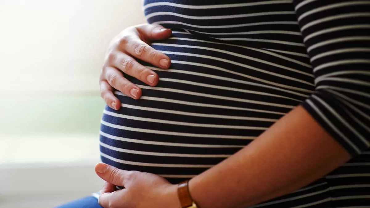 Este es el bono mensual al que puedes postular si estás embarazada: monto y requisitos