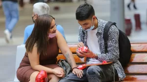 El bono para parejas que puedes solicitar por internet: recibes hasta $400 mil pesos y debes cumplir estos requisitos