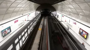 Metro de Santiago | Esta es la medida que esperaban los usuarios de la Línea 1: ayudará a evitar persona en las vías