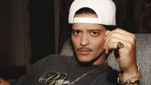 ¡Desató la euforia de su fanaticada! Bruno Mars se lució con popular frase chilena en medio de su concierto