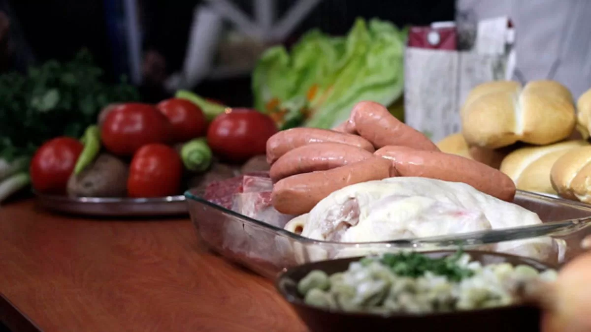 Fiestas Patrias 2023: Sernac reveló en qué supermercado es más conveniente comprar la canasta dieciochera