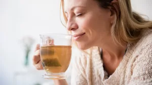 Mujer Tomando Té