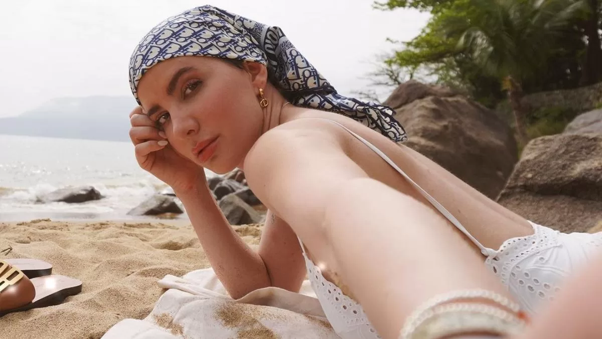 El osado look que Aylén Milla lució desde París: Este es el elevado valor de cada prenda