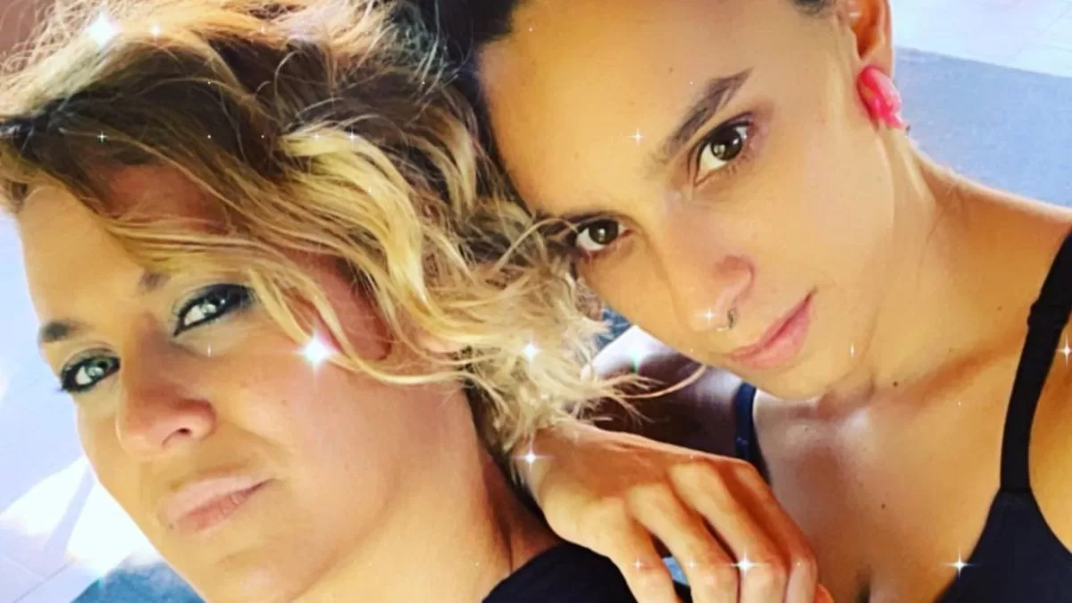 ¡Se convertirán en madres! Así fue la especial manera en la que Jimena Pereyra y su esposa anunciaron que esperan un bebé