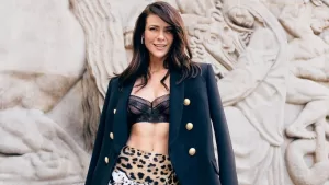 "Le asentó estar soltera": Tonka Tomicic sigue conquistando en la Semana de la Moda de París y se llena de elogios en redes sociales