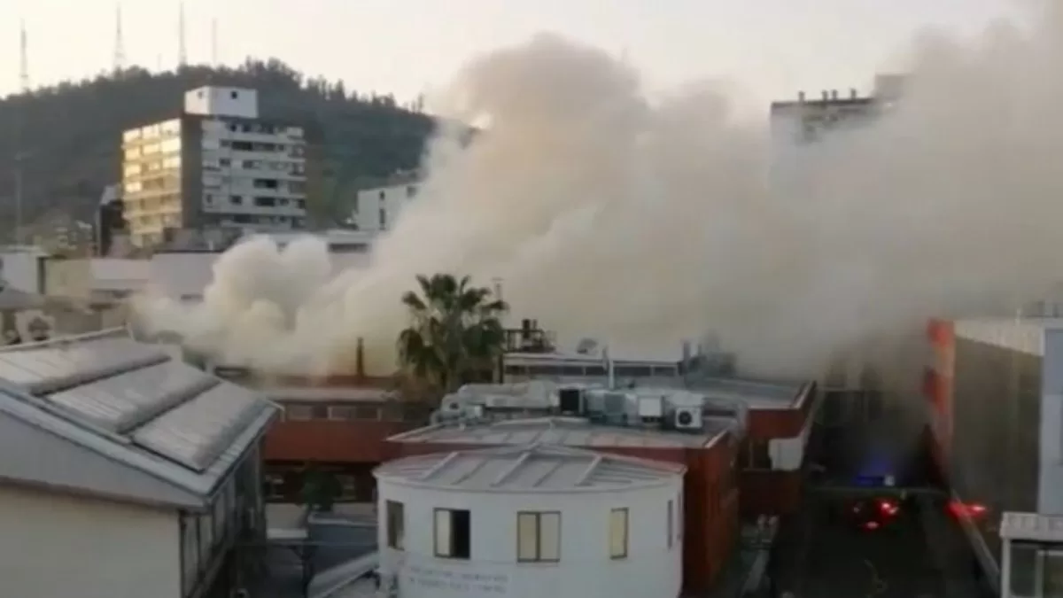Incendio afecta Hospital de niños Luis Calvo Mackenna