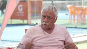 La emotiva confesión de Carlos Caszely que dejó sin palabras a Julio César Rodríguez "Me quiero ir para allá"