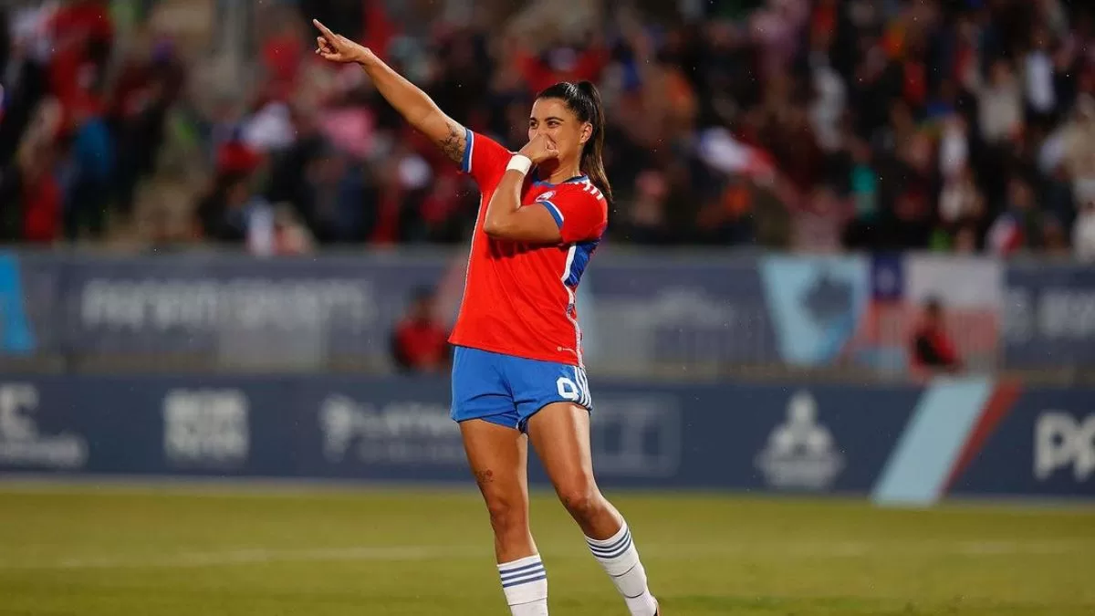 ¿Quién es María José Urrutia? La delantera de La Roja Femenina que defendió el arco en Santiago 2023