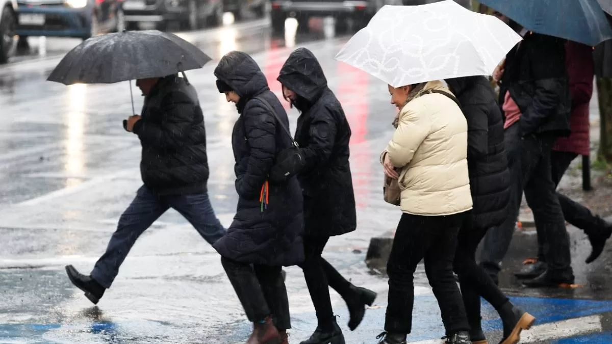 ¡Con granizos incluidos! Las imágenes que ha dejado la lluvia en Santiago