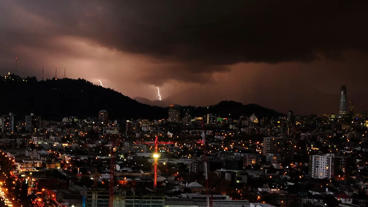 Lluvia Y Tormentas Electricas En Santiago 