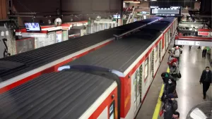 "No dejes pasar esta oportunidad": La gran iniciativa de Metro y la Municipalidad de Santiago para quienes están buscando trabajo