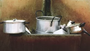 Estos son los tres trucos para limpiar tus ollas de aluminio: el primero es imbatible
