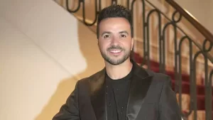 "Qué afortunados somos": Luis Fonsi muestra su gran y lujoso árbol de Navidad